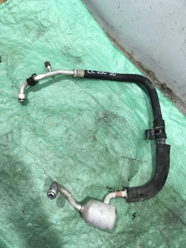 Трубка кондиционера Toyota Land Cruiser 200 2020 8870460440 URJ202 4.5 1VD-FTV