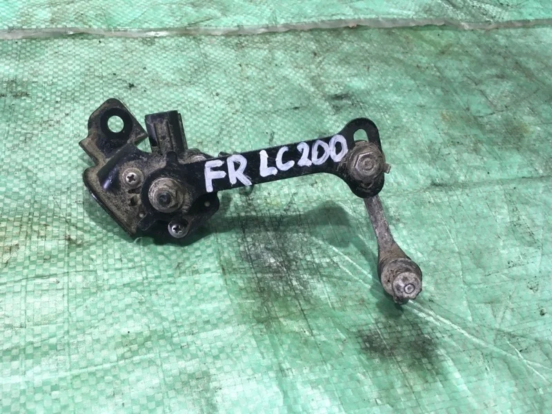 Датчик регулировки дорож. просвета Toyota Land Cruiser 200 2020 8940560020 URJ202 4.5 1VD-FTV, передний правый
