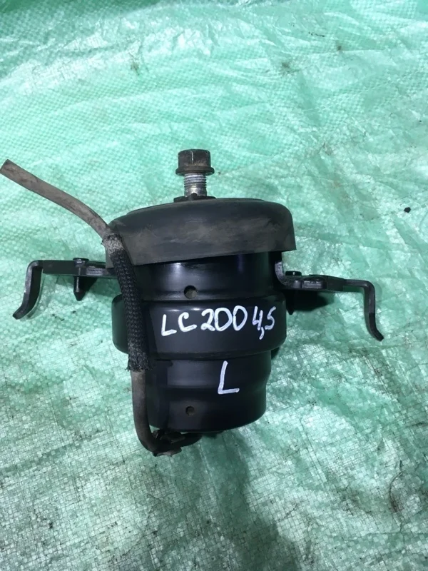 Опора двигателя передняя Toyota Land Cruiser 200 2020 1236251010 URJ202 4.5 1VD-FTV, передняя левая
