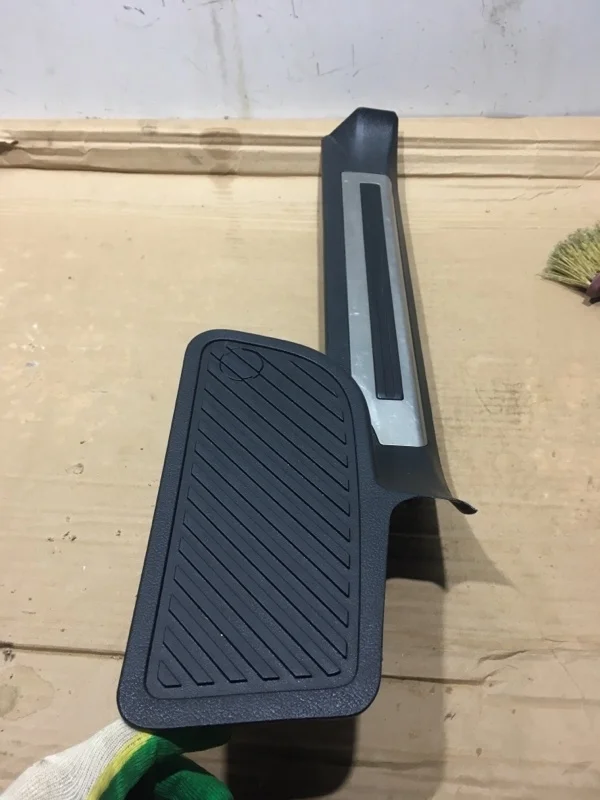 Накладка порога (внутренняя) Toyota Land Cruiser 200 2015 6793060030C0 URJ202 4.6 1UR-FE, задняя правая
