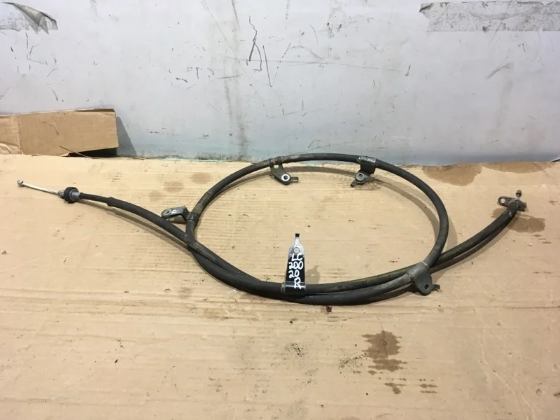 Трос стояночного тормоза правый Toyota Land Cruiser 200 2020 4642060090 URJ202 1VD-FTV 4.5