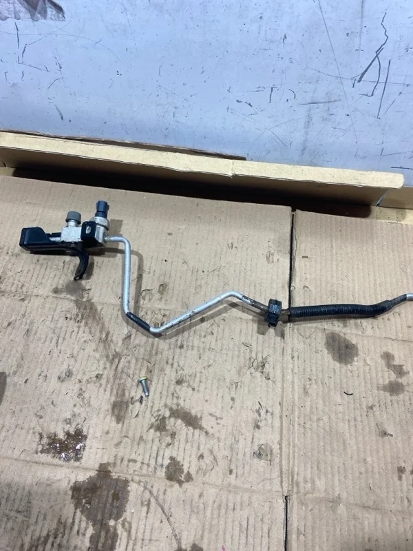 Трубка кондиционера Toyota Land Cruiser 2016 8871060B90 URJ202 1VD-FTV 4.5