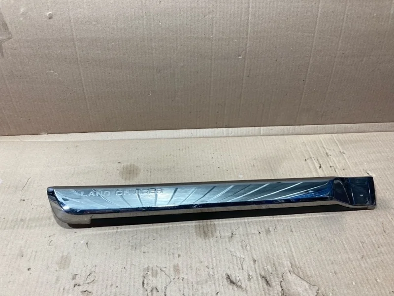 Молдинг двери Toyota Land Cruiser 2018 7507560150 URJ202 4.5 1VD-FTV, задний правый