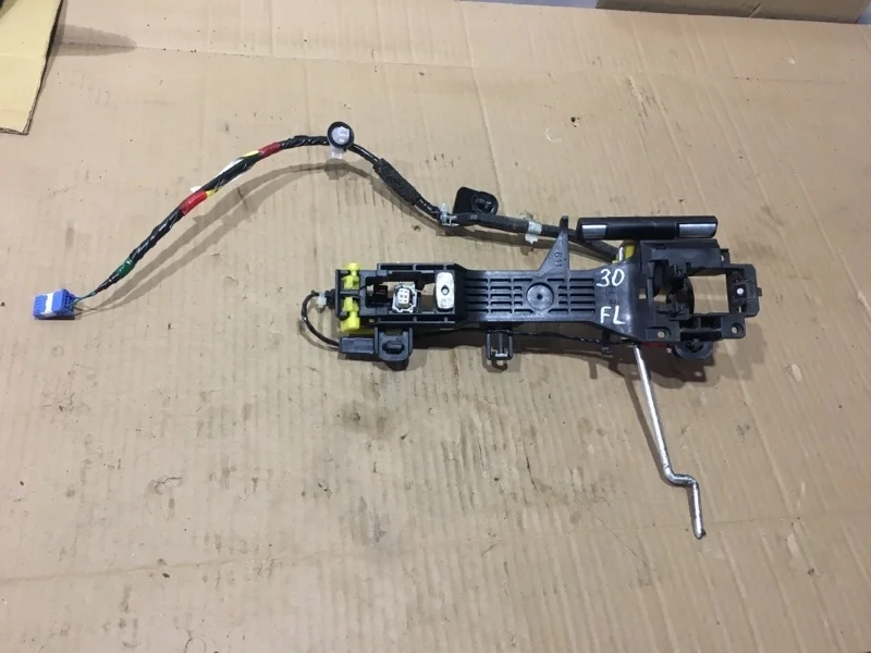 Кронштейн ручки двери Toyota Land Cruiser 2018 6920260050 URJ202 4.5 1VD-FTV, передний левый