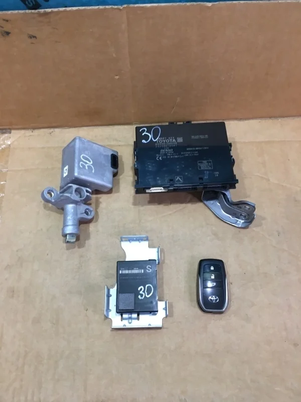 Комплект SmartKey Toyota Land Cruiser 2018 8999060690 URJ202 4.5 1VD-FTV