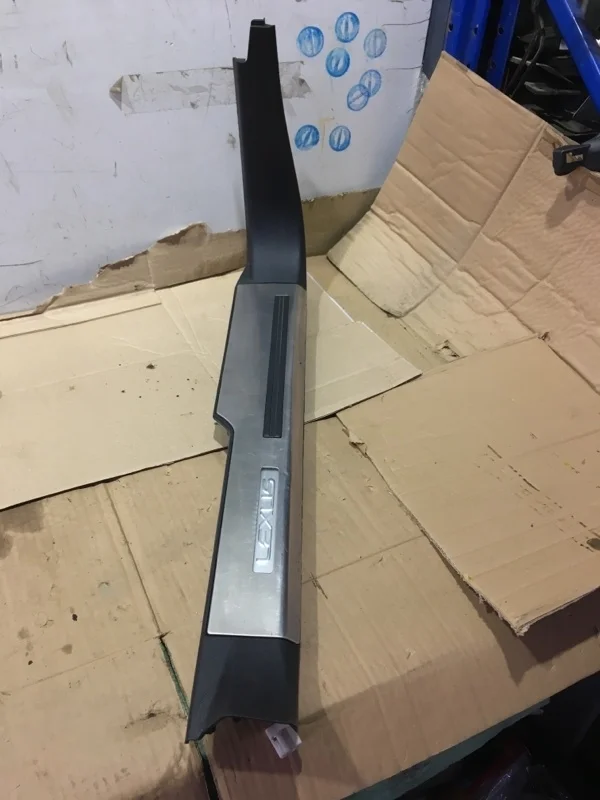 Накладка порога (внутренняя) Lexus Lx570 2011 6791060032C0 URJ200 3UR-FE 5.7, передняя правая