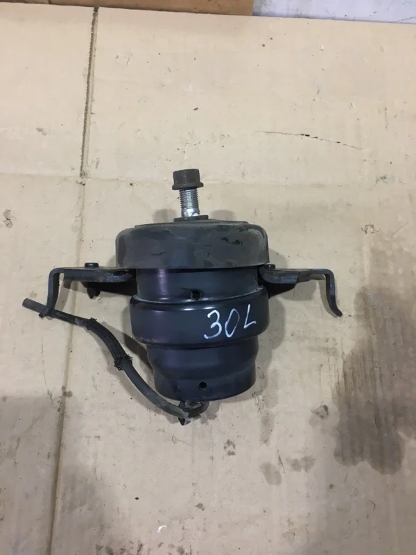 Опора двигателя левая Toyota Land Cruiser 2018 1236251010 URJ202 4.5 1VD-FTV