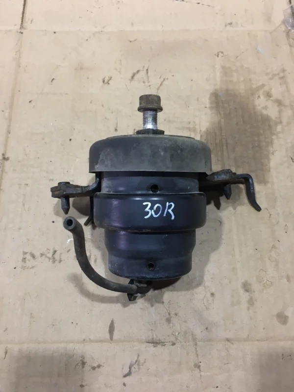 Опора двигателя правая Toyota Land Cruiser 2018 1236151030 URJ202 4.5 1VD-FTV
