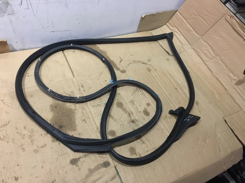 Уплотнитель двери передней правой Lexus Lx570 2011 6786160150 URJ200 3UR-FE 5.7