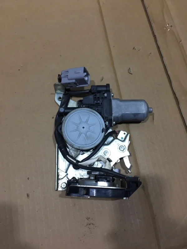 Замок двери багажника Lexus Lx570 2011 6939060060 URJ200 3UR-FE 5.7, задний левый