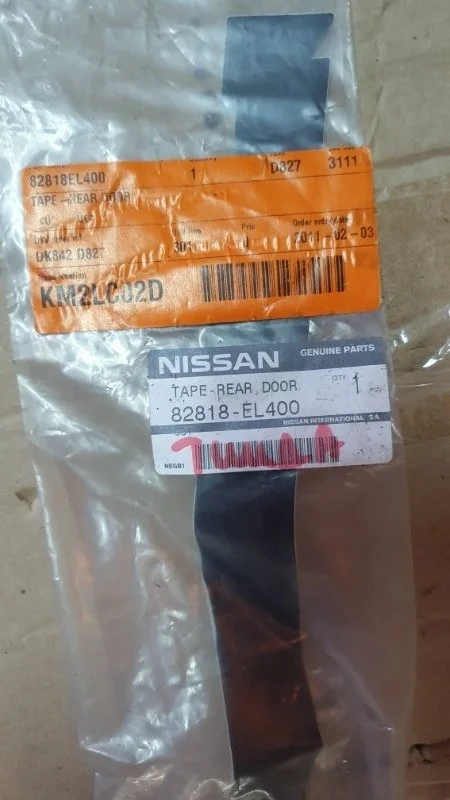 Наклейка на дверь Nissan Tiida 2007-2013 82818EL400 C11, задняя правая