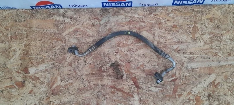 Трубка кондиционера Nissan Tiida 2007-2013 92490EL000 C11 HR16, передняя
