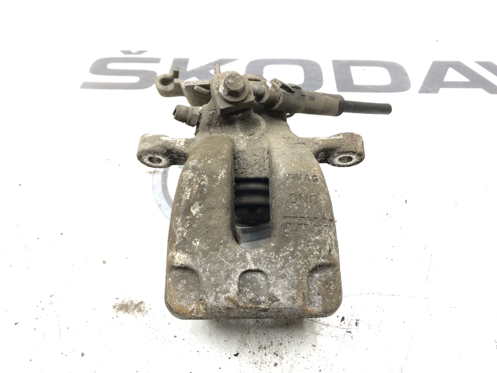 Суппорт тормозной Skoda Octavia 2015 5Q0615424A A7 (5E) 2.0 CKFC, задний правый