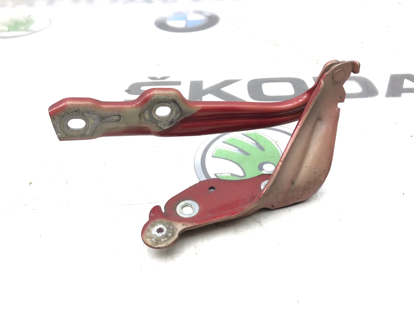 Петля капота Skoda Octavia 2015 5E0823301 A7 (5E) 1.6 TDI CLH, левая