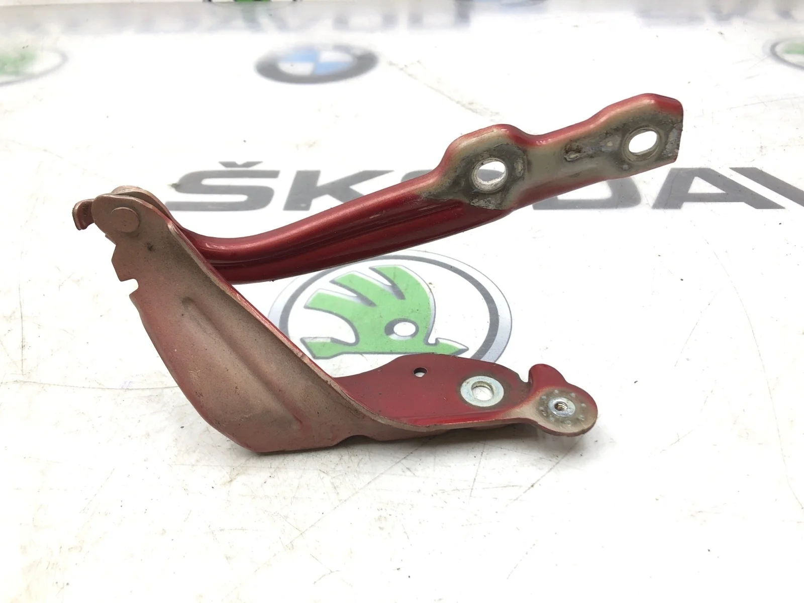 Петля капота Skoda Octavia 2015 5E0823302 A7 (5E) 1.6 TDI CLH, правая