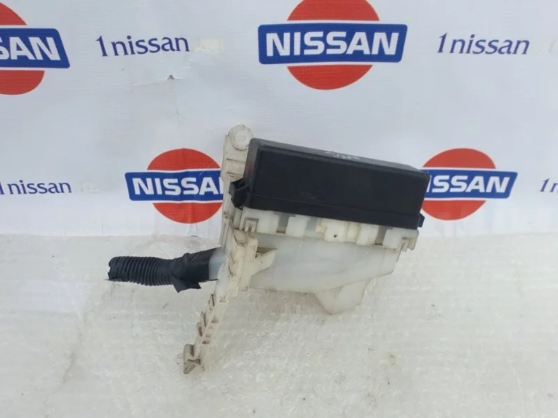 Блок предохранителей под капот Nissan Almera 2000-2006 243804M480 N16 QG 15, передний левый