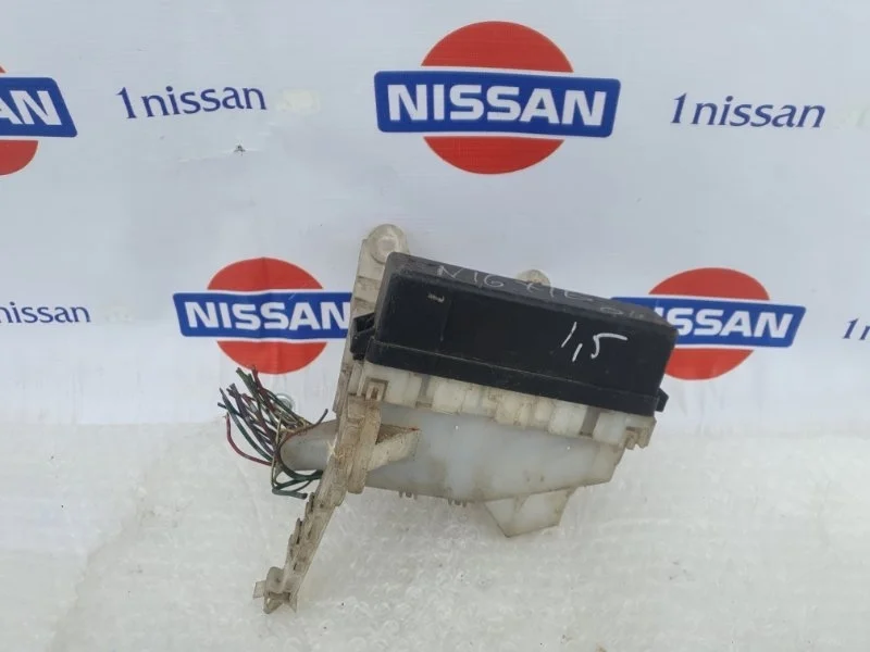 Блок предохранителей под капот Nissan Almera 2000-2006 243804M480 N16 QG 15, передний левый