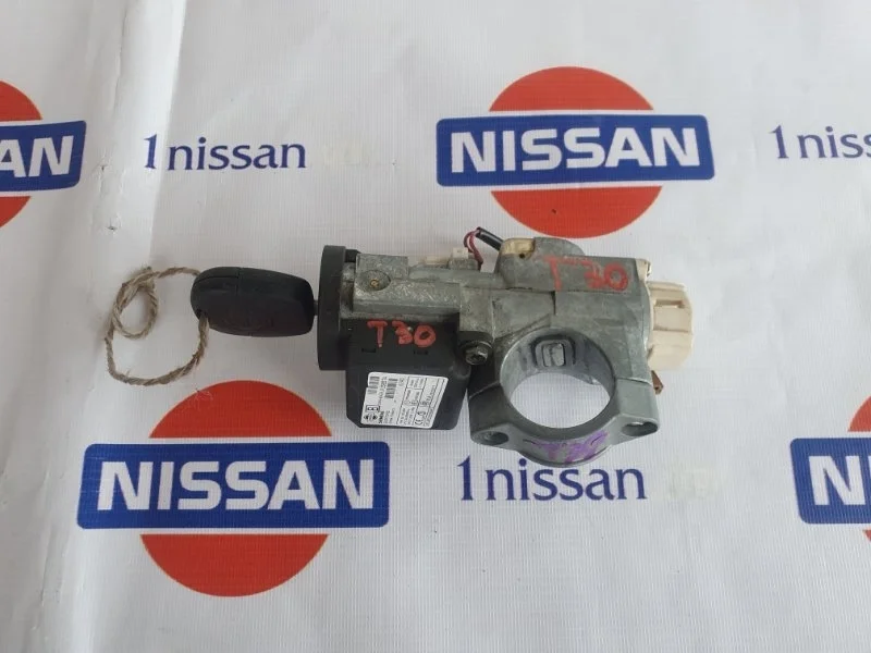 Замок зажигания Nissan X Trail 2002-2007 D87008H925 Т30 QR20, передний левый