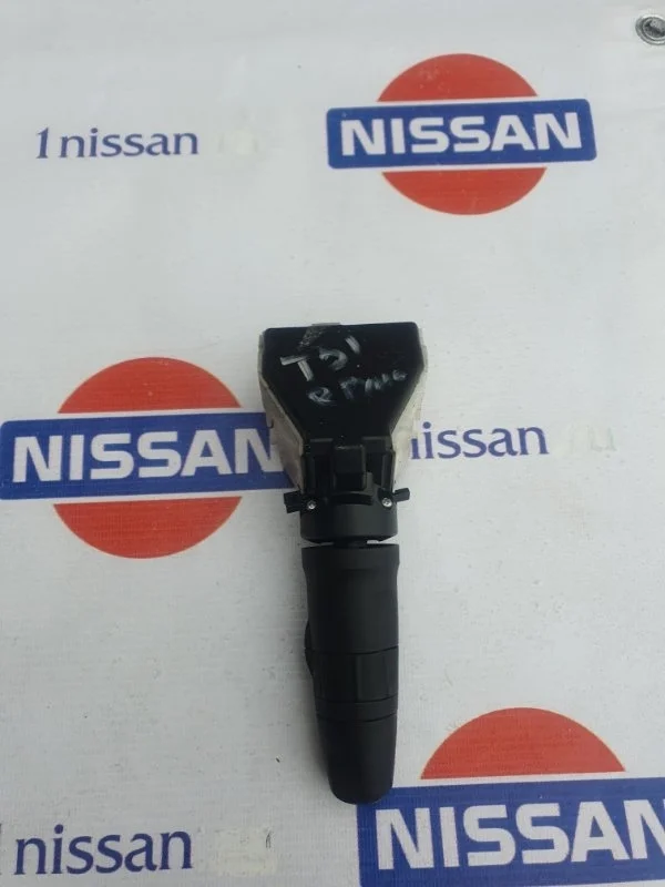 Подрулевой переключатель дворников Nissan X Trail 2007-2014 25260EM00E T31 QR 25, передний правый