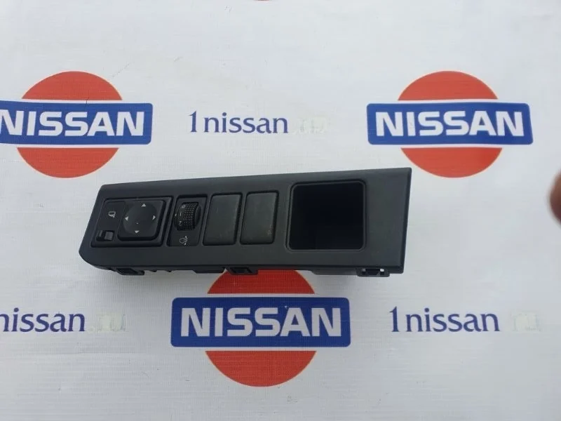 Блок управления зеркалами Nissan Note 2006-2013 25570CT00B E11 CR14, передний левый
