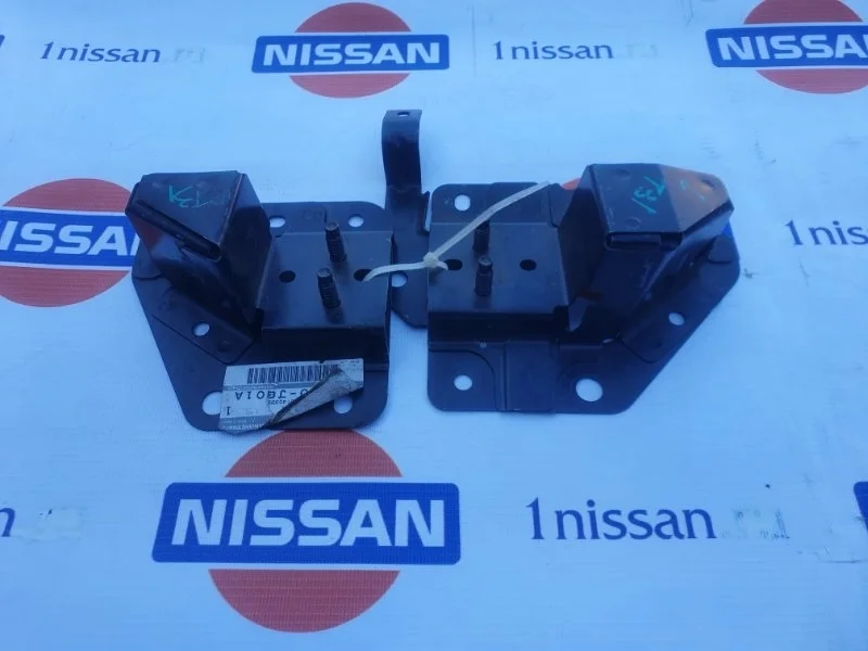 Кронштейн усилителя бампера Nissan X Trail 2007-2014 85210JG01A T31 MR20, задний