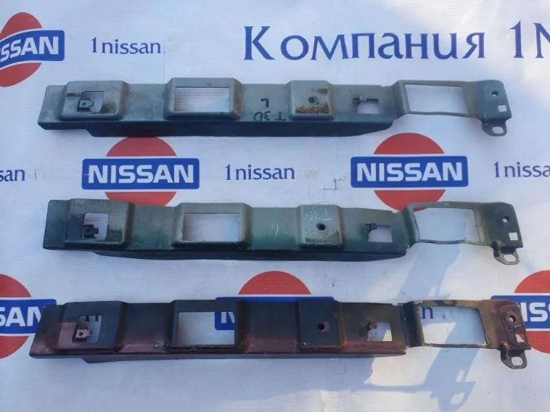 Кронштейн крыла Nissan X Trail 2000-2007 631458H300 T30 YD22, передний левый