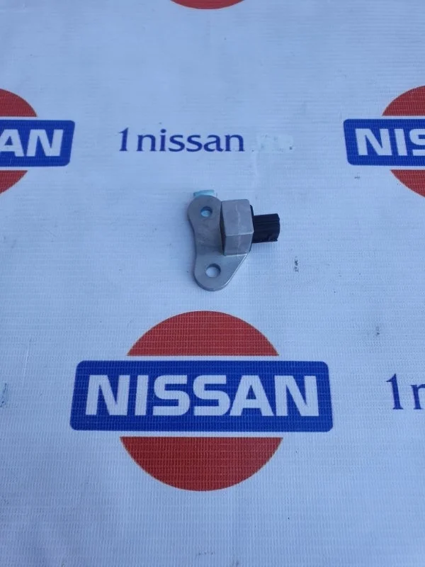 Датчик подушки безопасности Nissan Qashqai 2011 - K88301GZ0A J10 MR 20