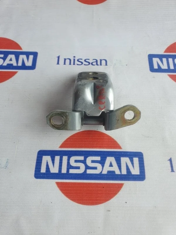 Петля двери Nissan Tiida 2006-2013 82421ED000 C11 HR16DE, задняя левая