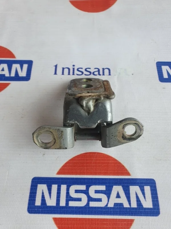 Петля двери Nissan Maxima 2000-2006 гг 804014P000 CA33 VQ20-VQ30, передняя правая