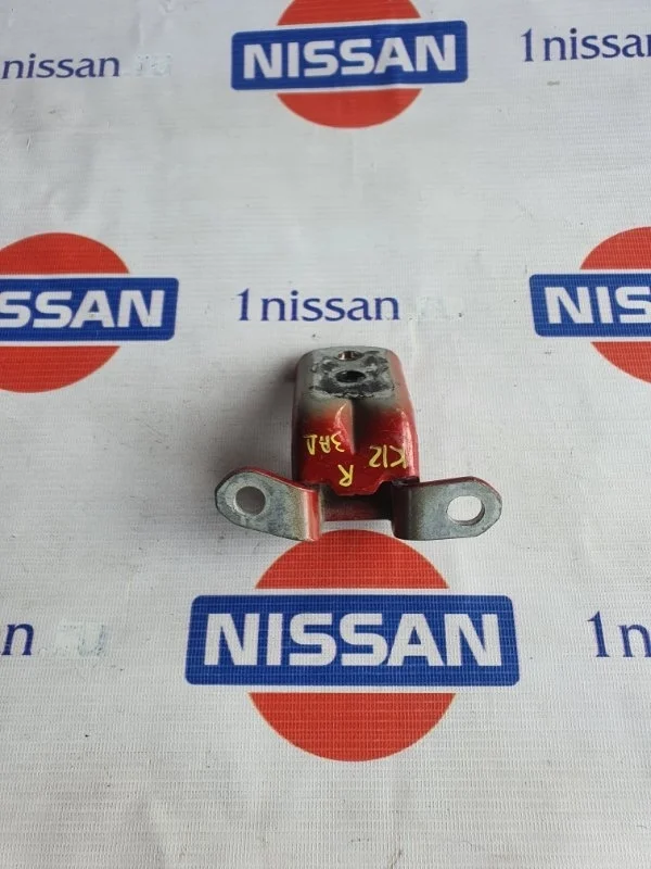 Петля двери Nissan Micra 2002-2010 824202F030 K12 CR12- CR14, задняя правая