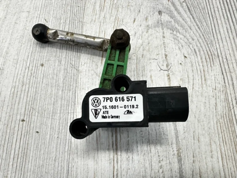 Датчик дорожного просвета VW Touareg NF 2013 7P