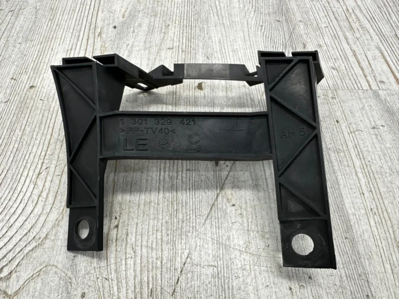 Кронштейн фары VW Transporter T5 2003-2010 7H