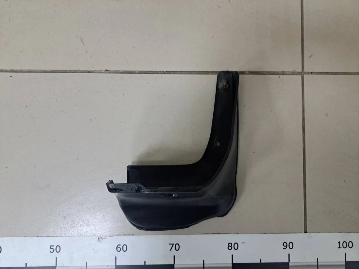 Брызговик задний правый Toyota Corolla E150 2006-2013