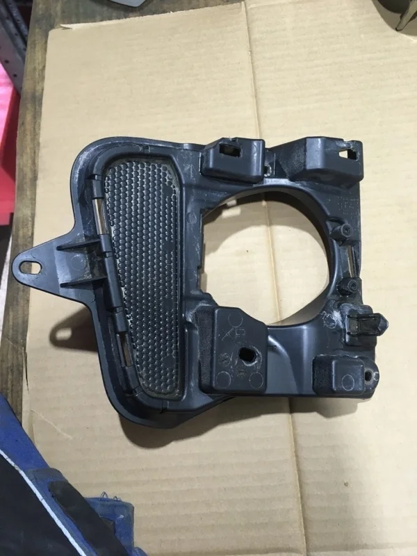 Кронштейн фары противотуманной правой Lexus Lx 570 2012-2015 5271160050