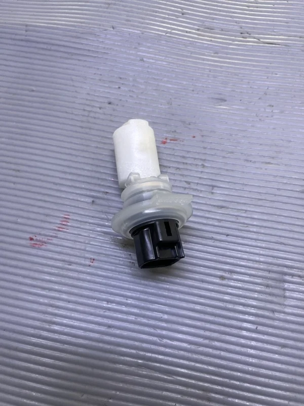 Датчик уровня в бачок омывателя Toyota Land Cruiser 2008-2021 8539730400 URJ202