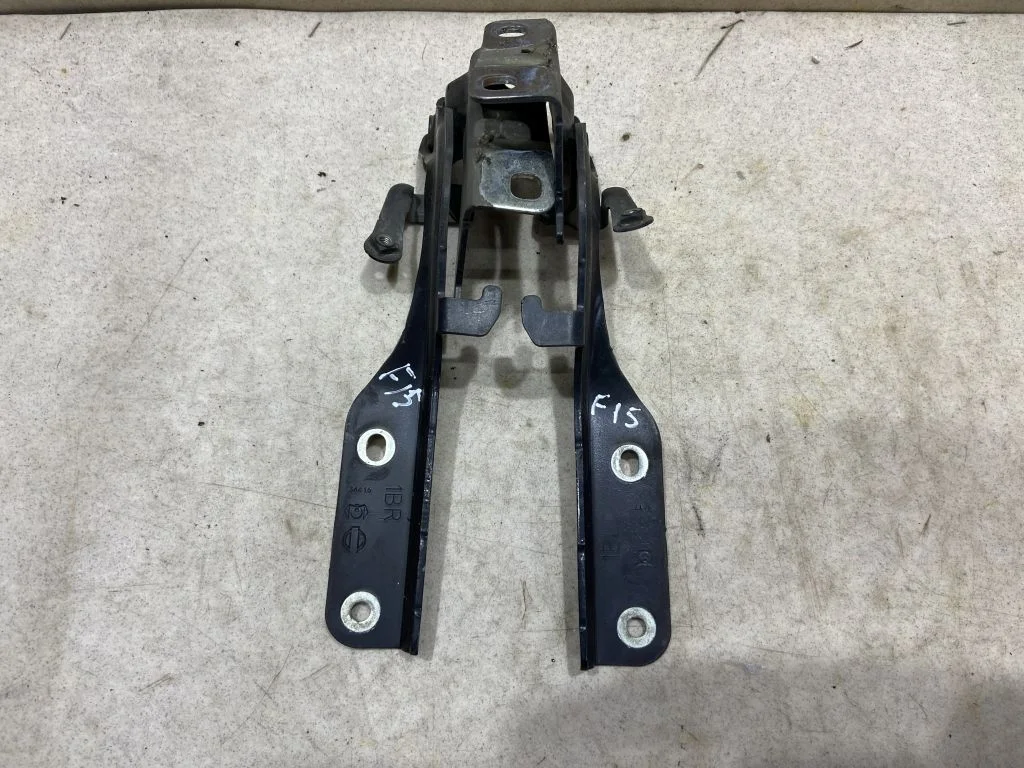 Петля капота Nissan Juke F15 Ниссан Жук Ф15