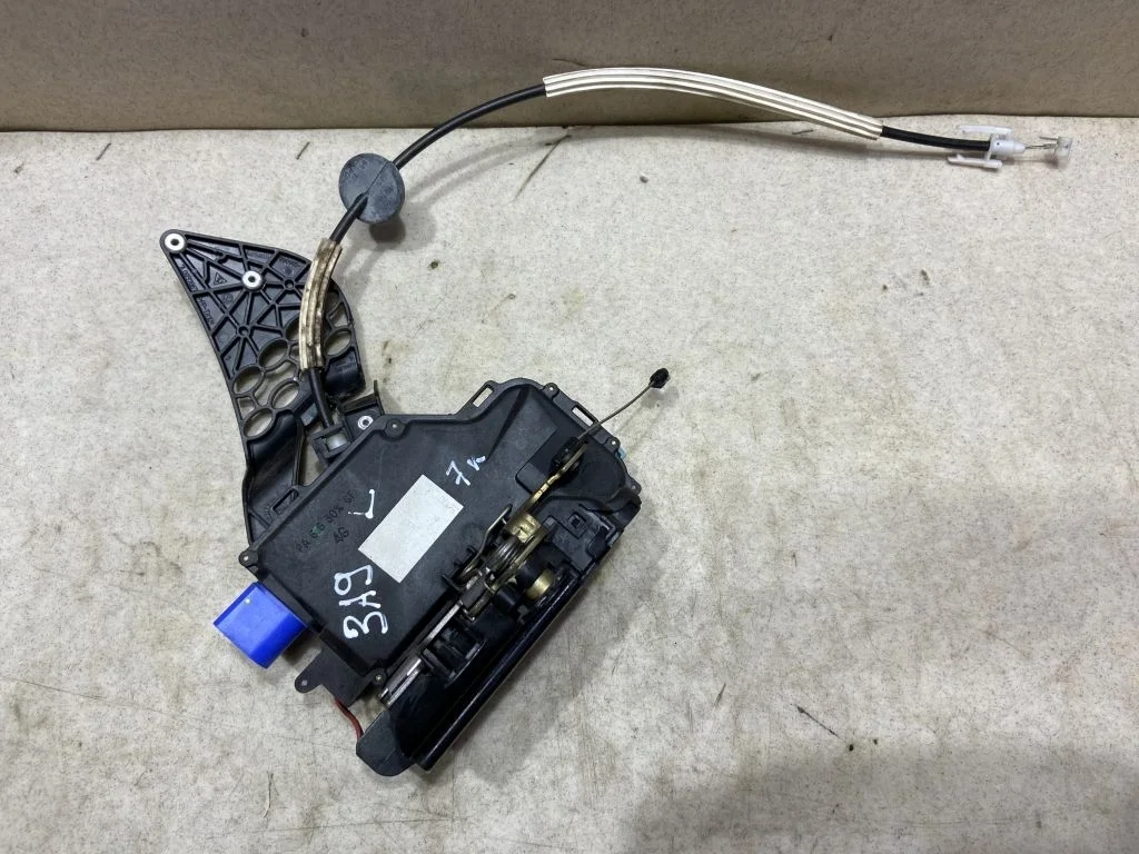 Замок задней левой двери VW Touareg 1 7l0839015A