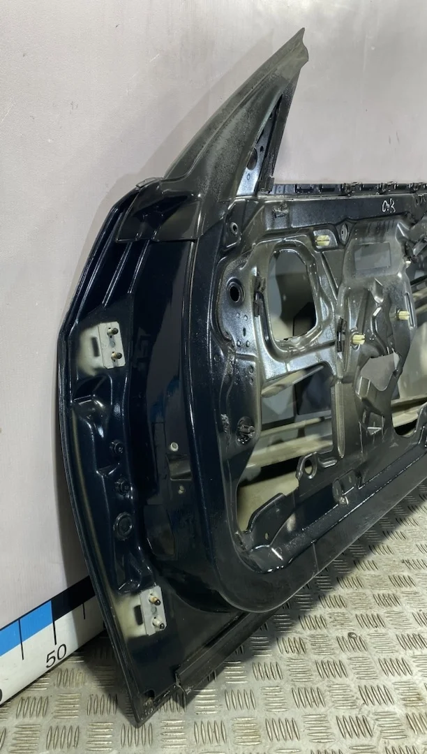 [Б/У] Дверь передняя правая BMW 3 E92/E93 - маленький скол и вмятинка [Незначительные дефекты] [Код: 00332028 ]