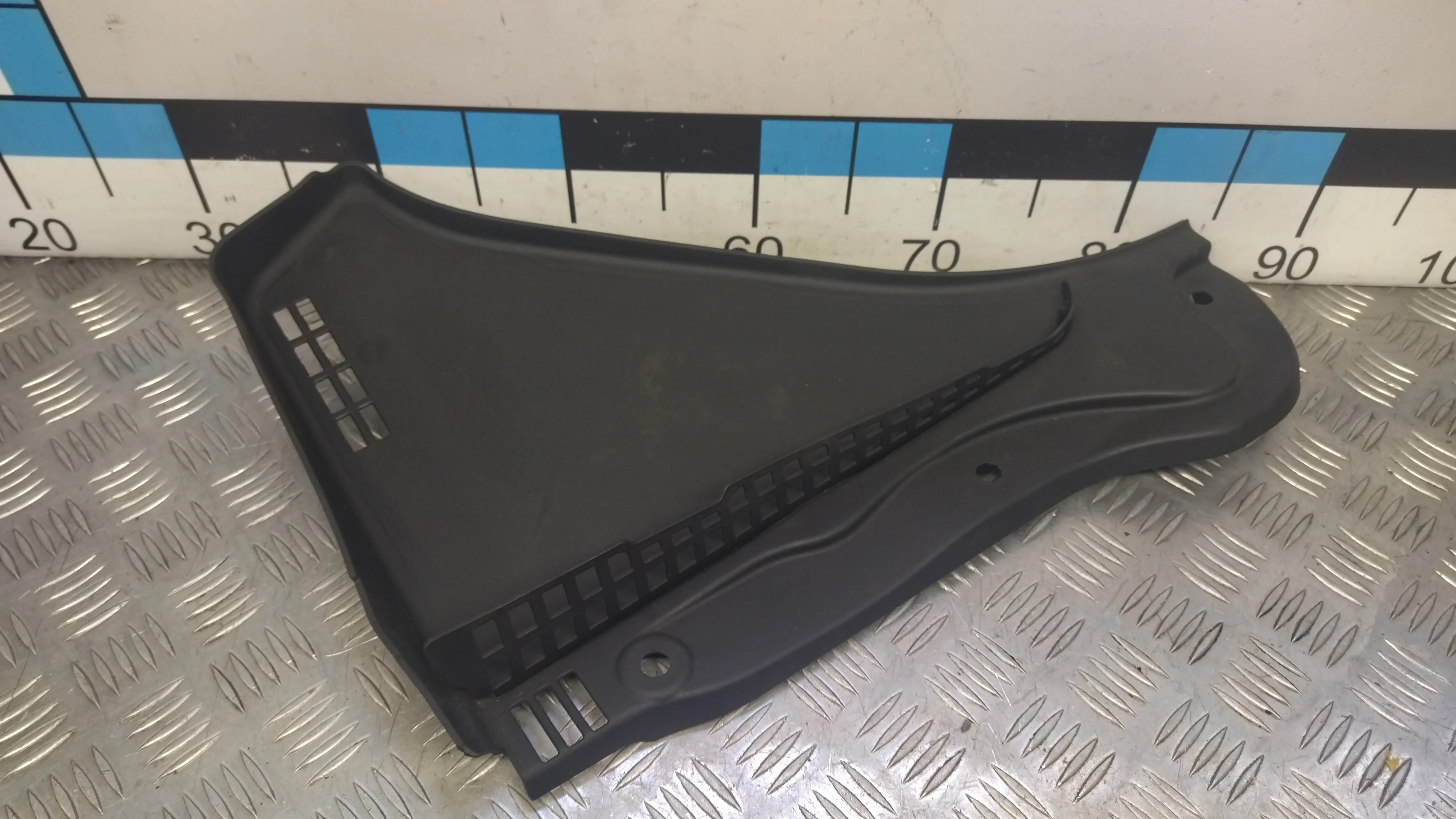 [Б/У] Дефлектор водяной правый BMW F10 F06 F12 [Код: 00366220 ]