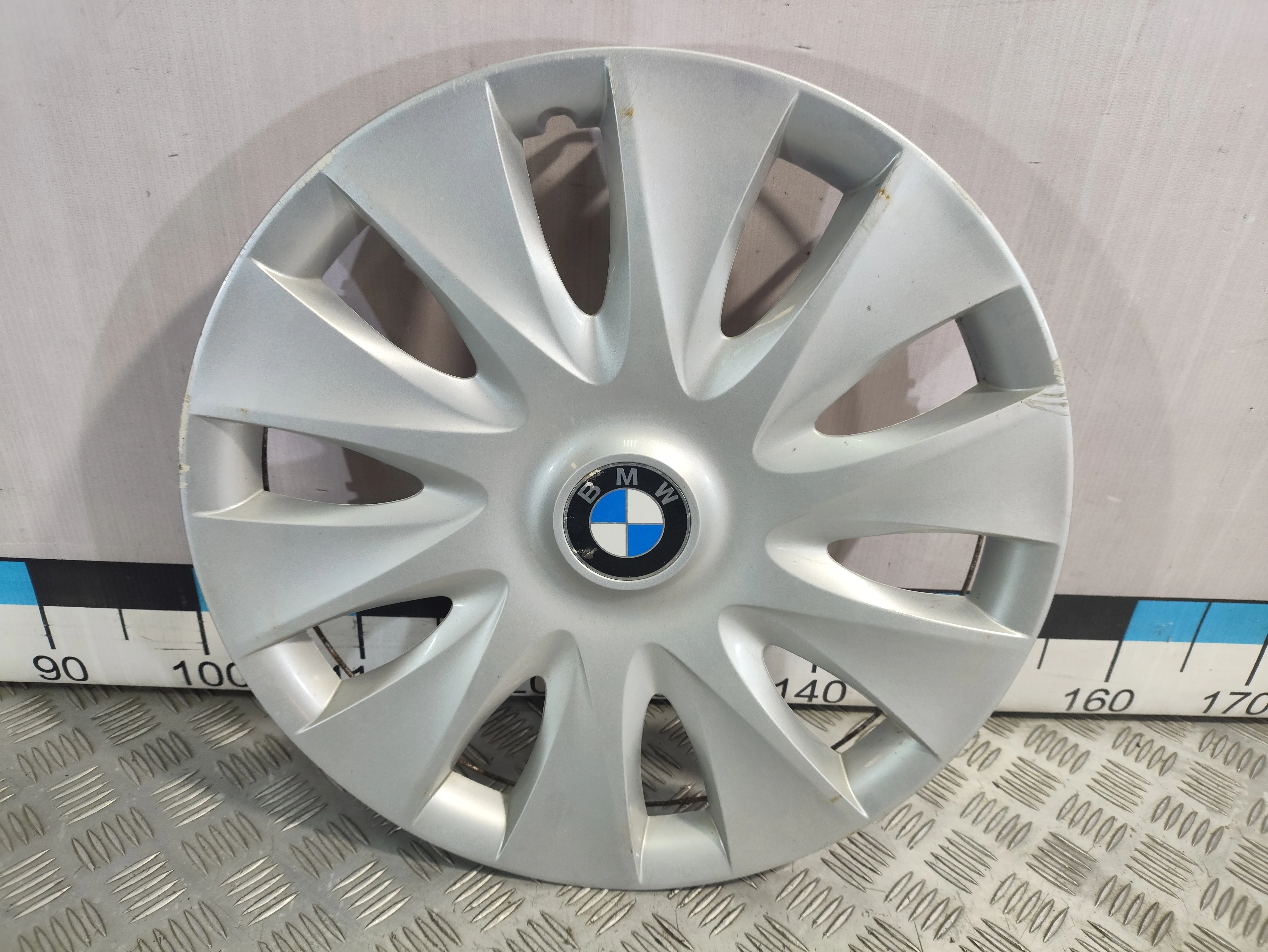 [Б/У] Колпак колеса R16 BMW - Царапины. Под покраску [ХОРОШЕЕ] [Код: 00435380 ]