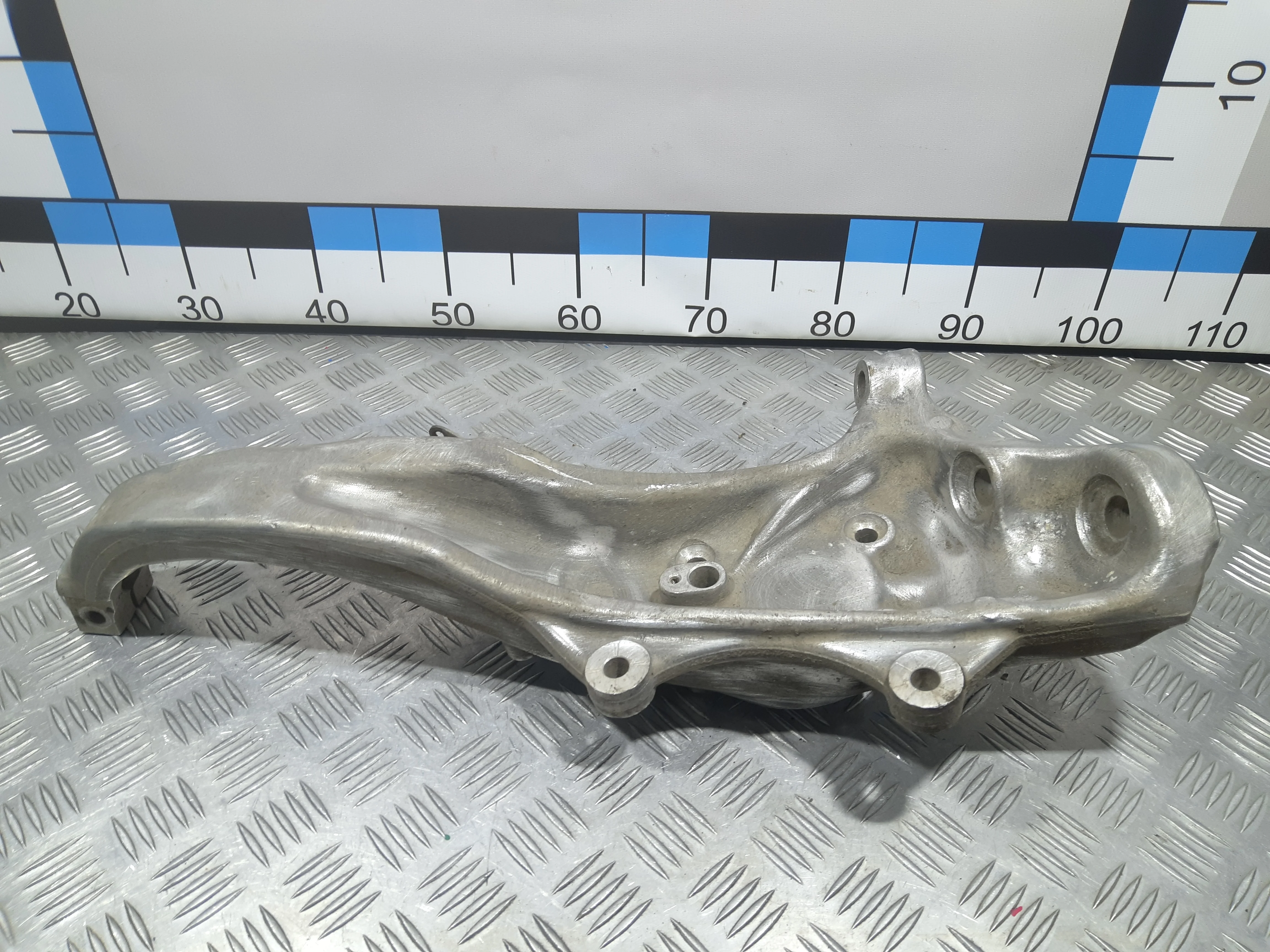 [Б/У] Кулак поворотный передний левый BMW F01 F02 F07 - передний левый [Код: 00369300 ]