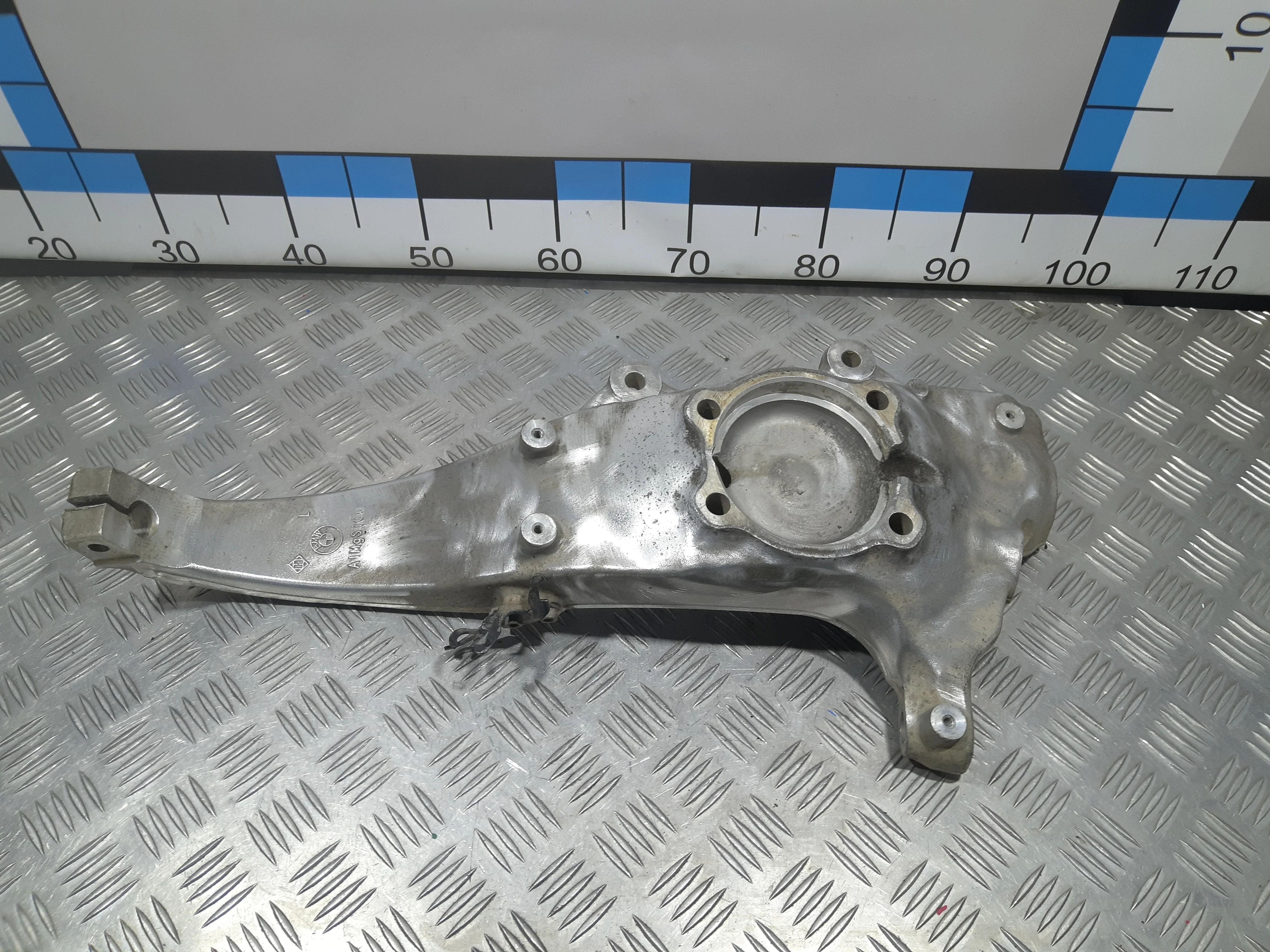 [Б/У] Кулак поворотный передний левый BMW F01 F02 F07 - передний левый [Код: 00369303 ]