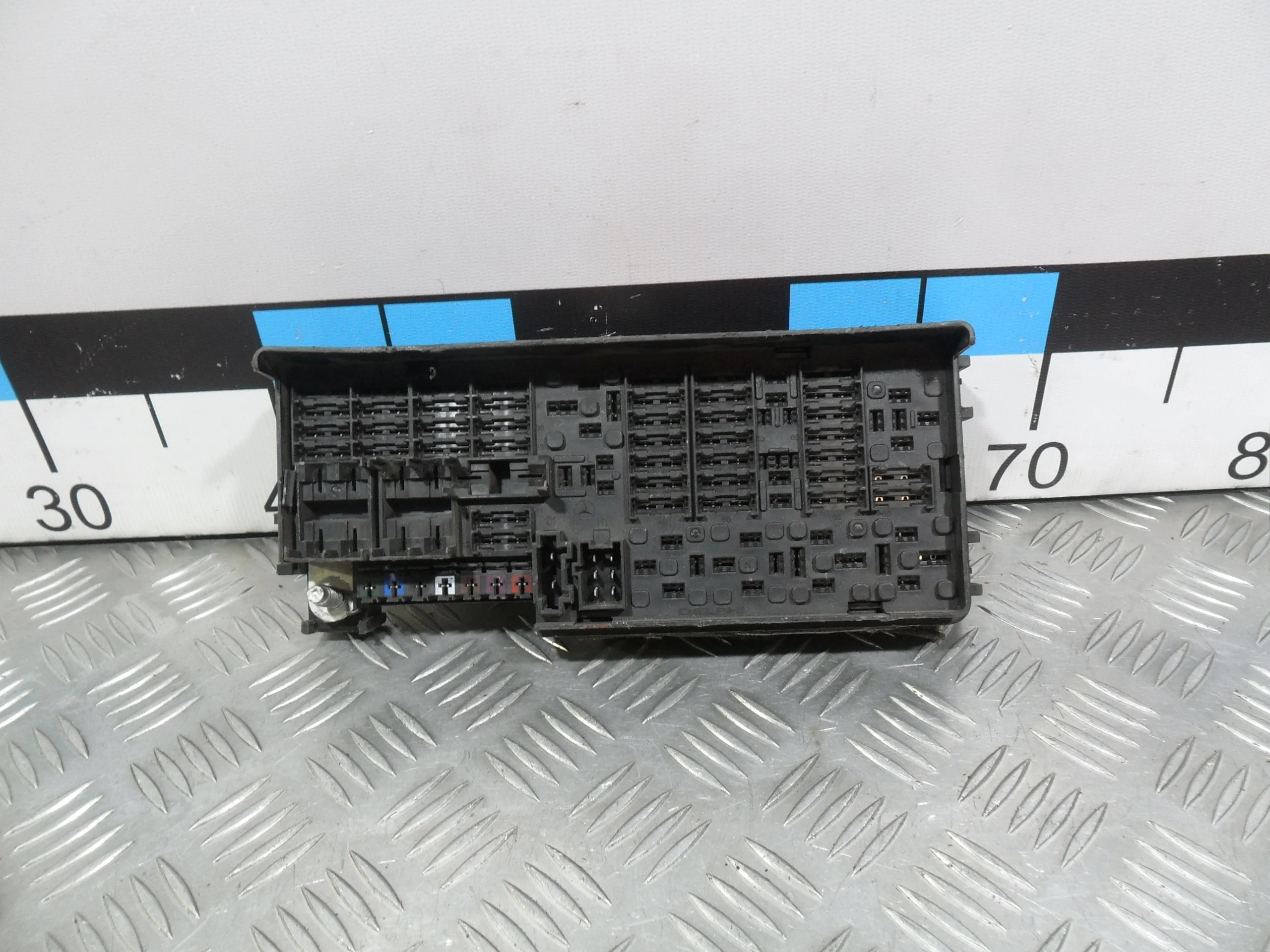 [Б/У] Блок предохранителей задний W164 W251 X164 [Код: 00369761 ]
