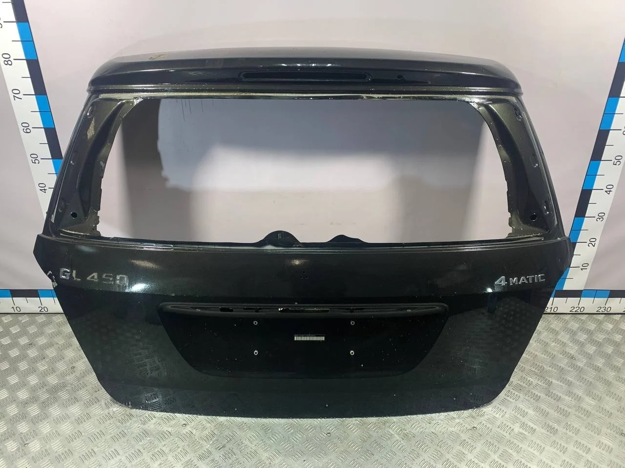 [Б/У] Дверь багажника MB GL-Class X164 2006 - небольшая вмятина по канту рядом с фонарем слева [Незначительные дефекты] [Код: 00317362 ]
