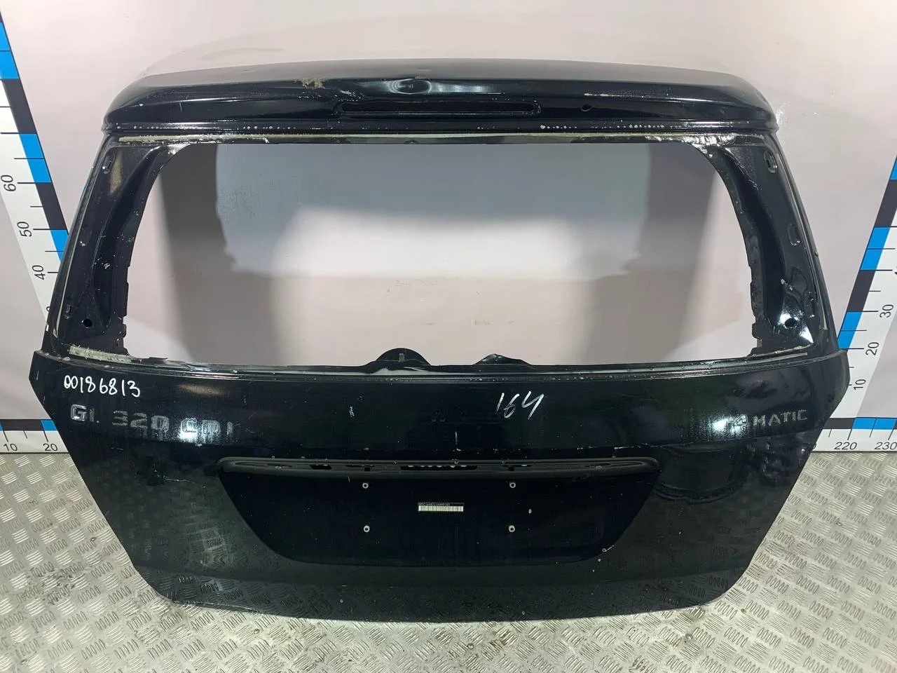 [Б/У] Дверь багажника MB GL-Class X164 2006 - небольшие вмятины сверху около стоп сигнала и снизу по канту замята с левой стороны [Под ремонт] [Код: 00317372 ]