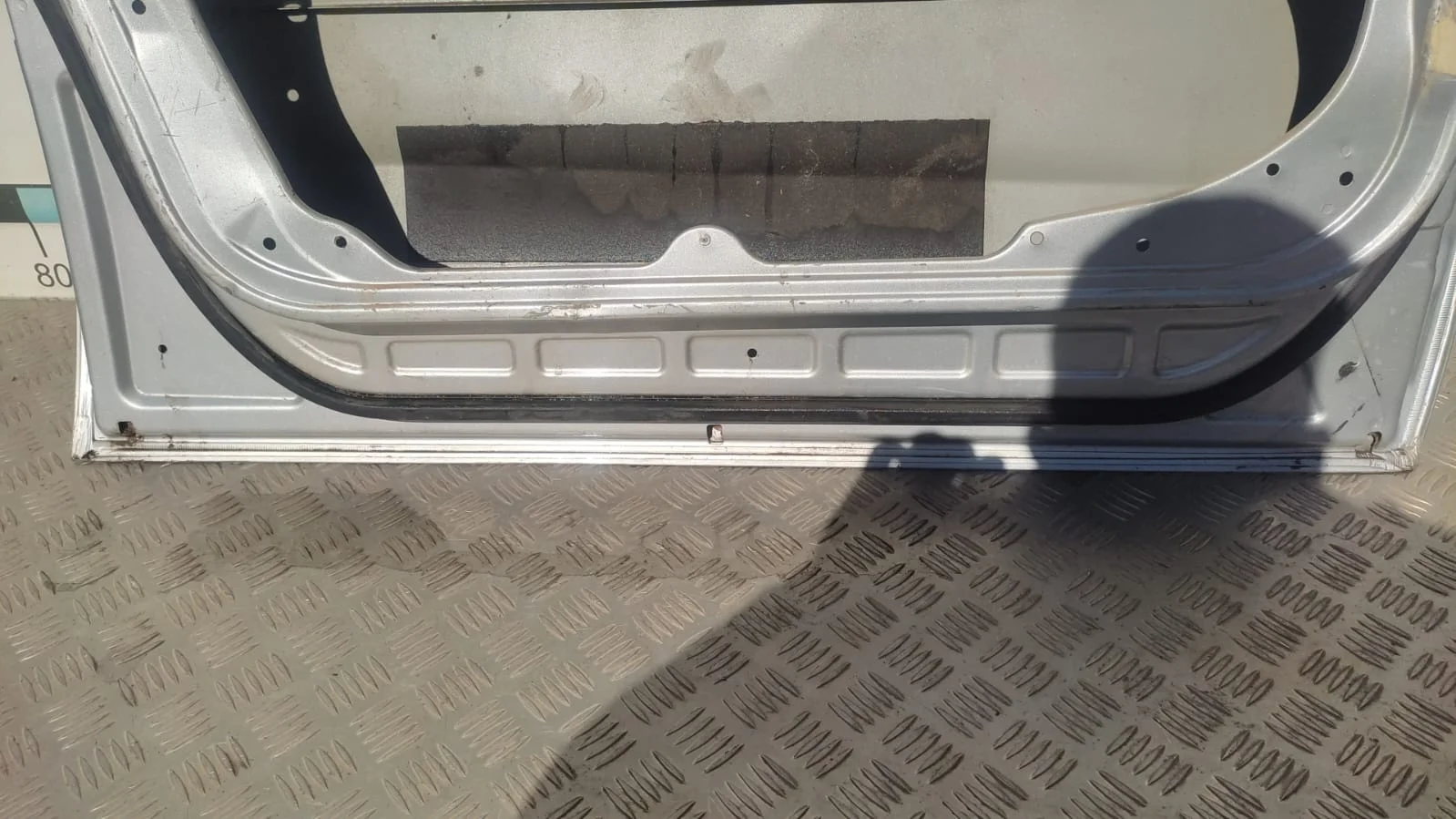 [Б/У] Дверь передняя левая MB A-Class W169 2004-2012 - Надрыв в передней части.Не под молдинг. [Незначительные дефекты] [Код: 00346238 ]