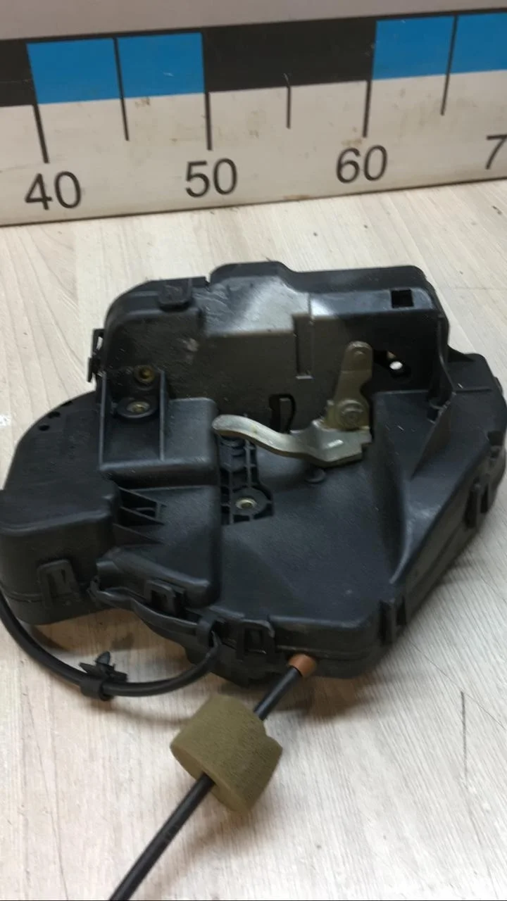 [Б/У] Замок двери задней правой Mercedes W203 [Код: 00399383 ]