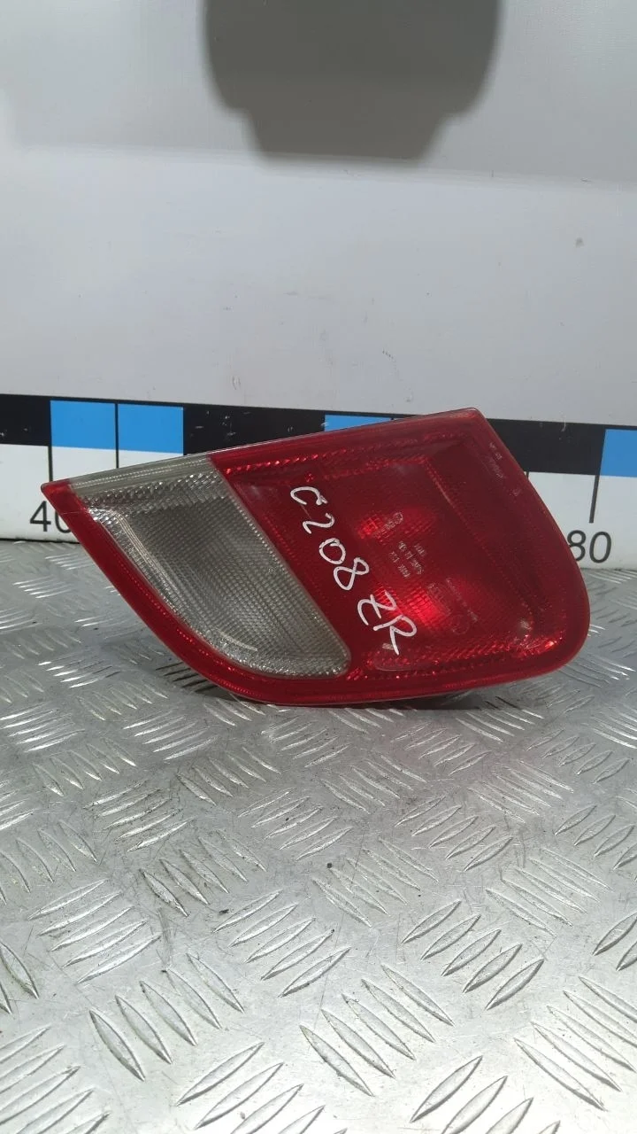 [Б/У] Фонарь задний внутренний правый C208 CLK [Код: 00375210 ]
