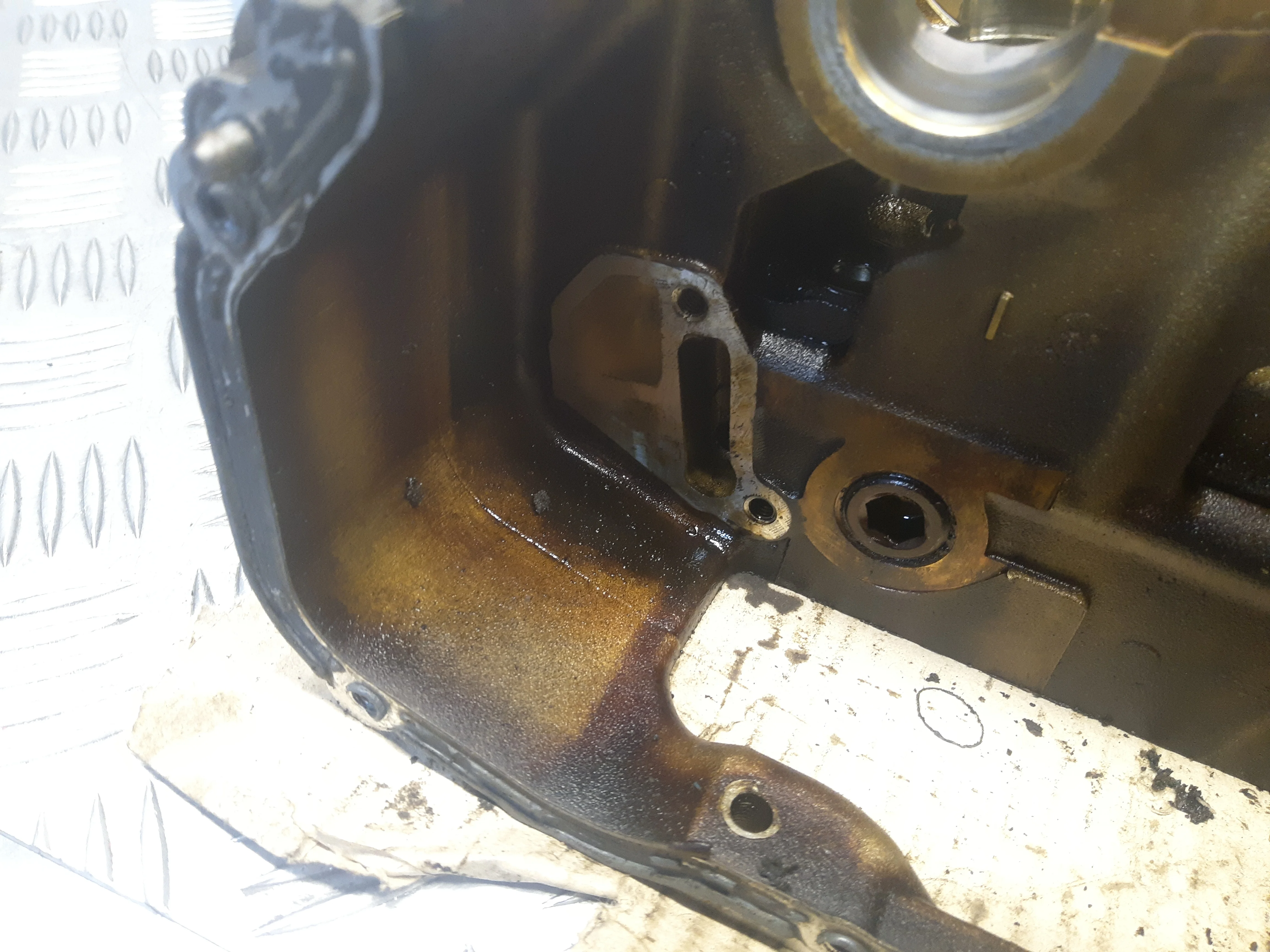 [Б/У] ГБЦ Nissan Micra K12E 2002-2010 - царапина на 1 опорной шейке вала [Незначительные дефекты] [Код: 00340415 ]