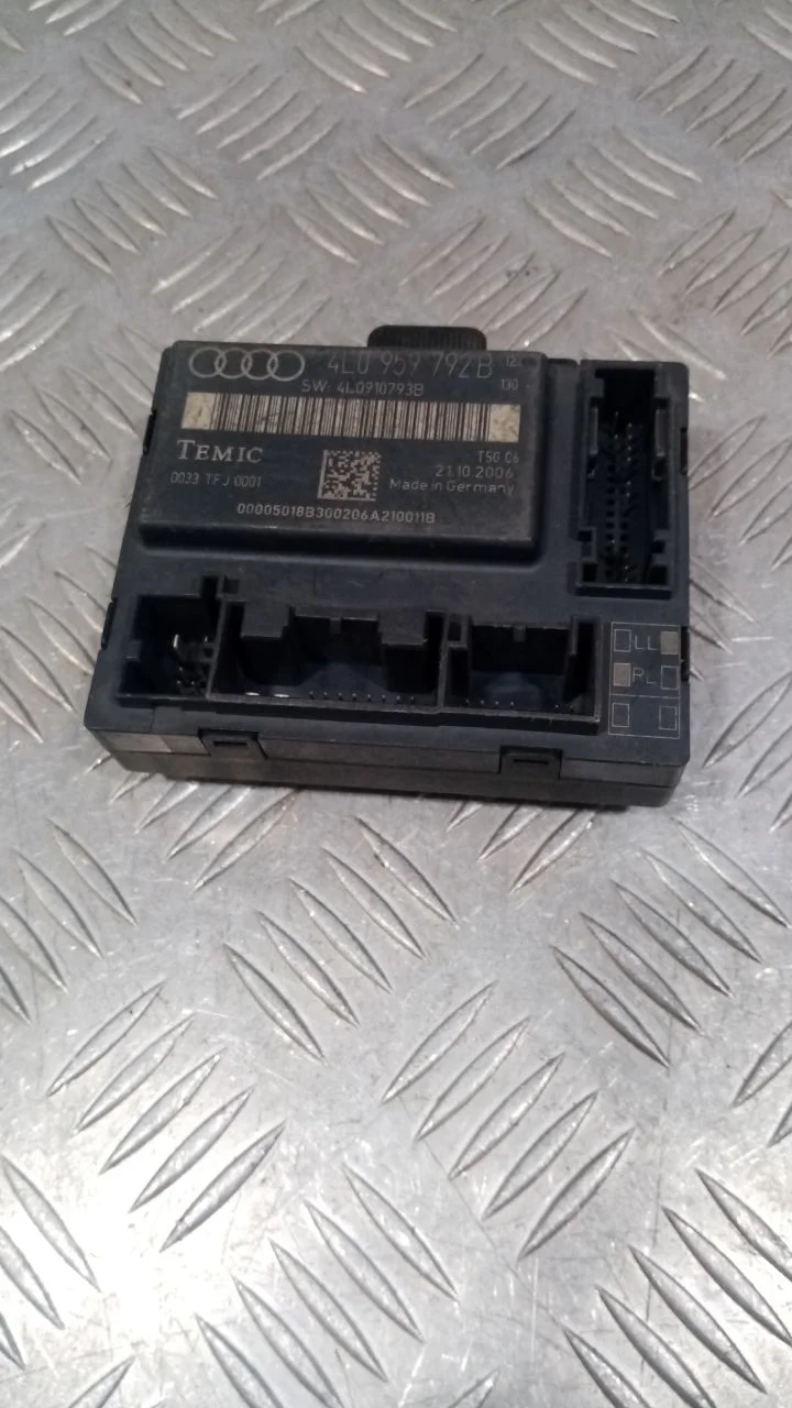 [Б/У] Блок комфорта передней правой двери Audi Q7 4L 2005-2015 [Код: 00383358 ]